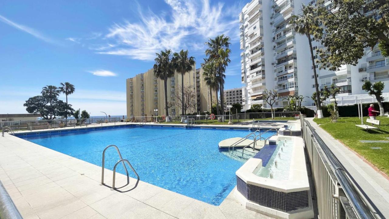 Pool And Beach In Benalmádena Kültér fotó